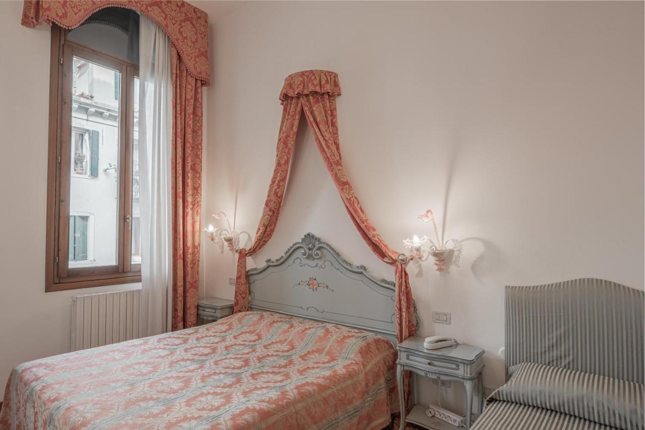 Hotel Al Sotoportego Venedig Exteriör bild