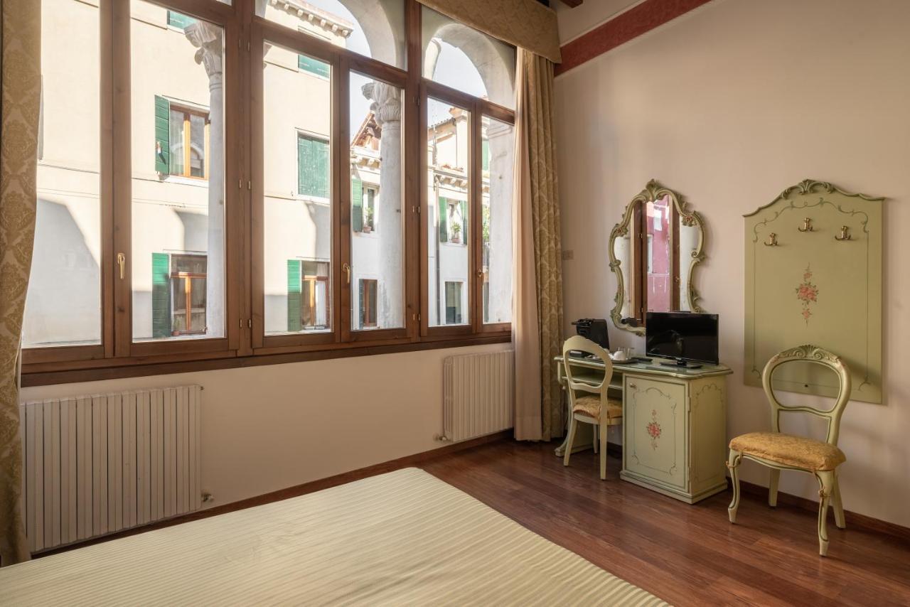 Hotel Al Sotoportego Venedig Exteriör bild